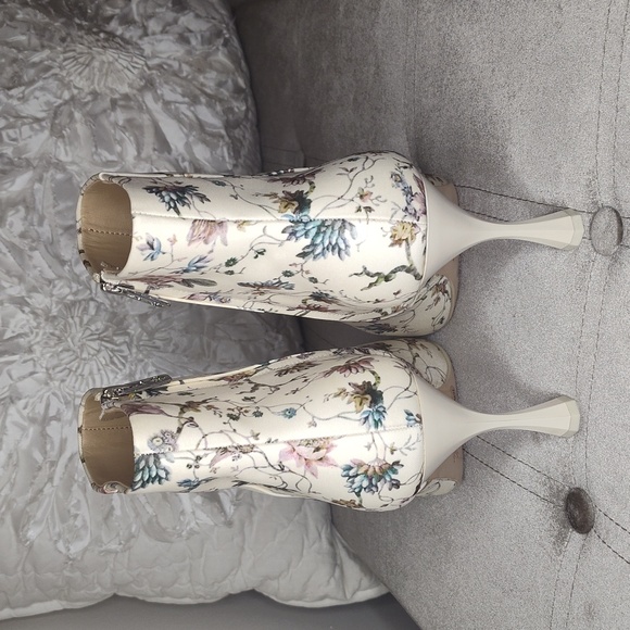 Antonio Melani Floral Print Booties - Picture 3 of 10